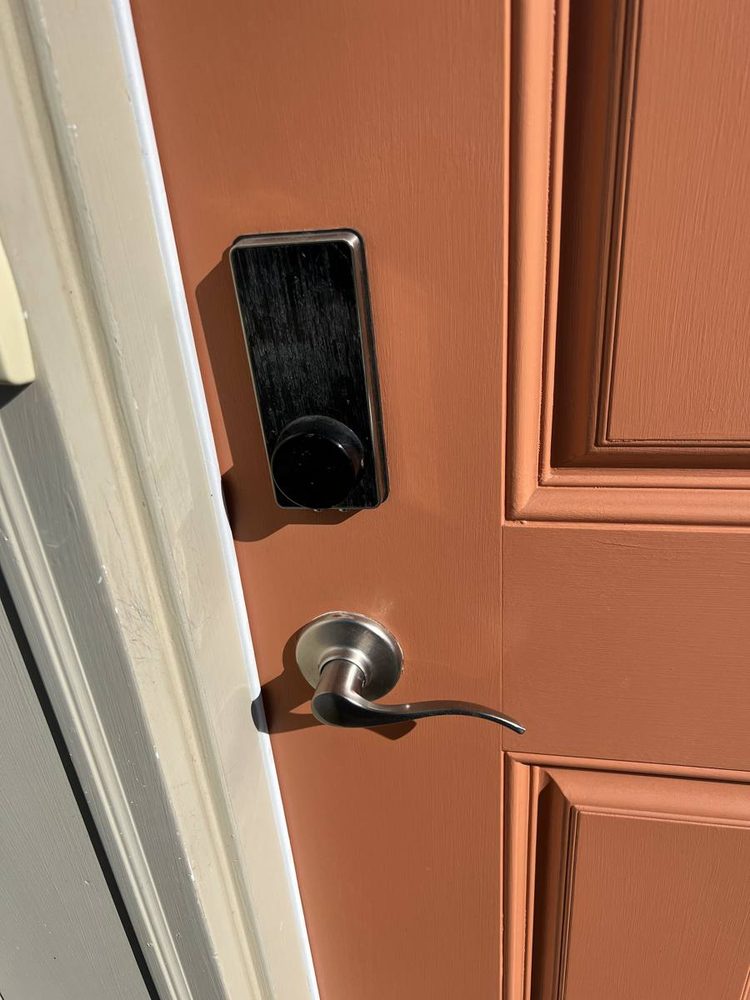 Keypad smart lock installed on an entry door