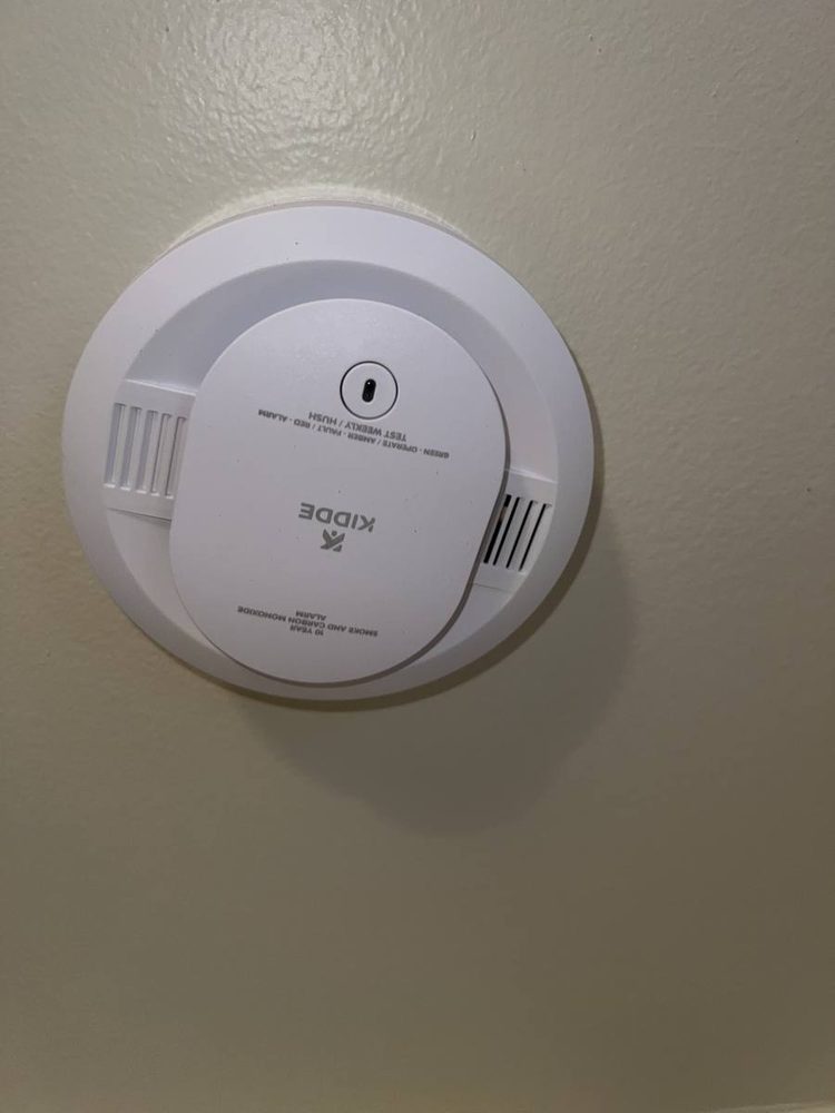 Smoke and carbon monoxide detector mounted to a ceiling