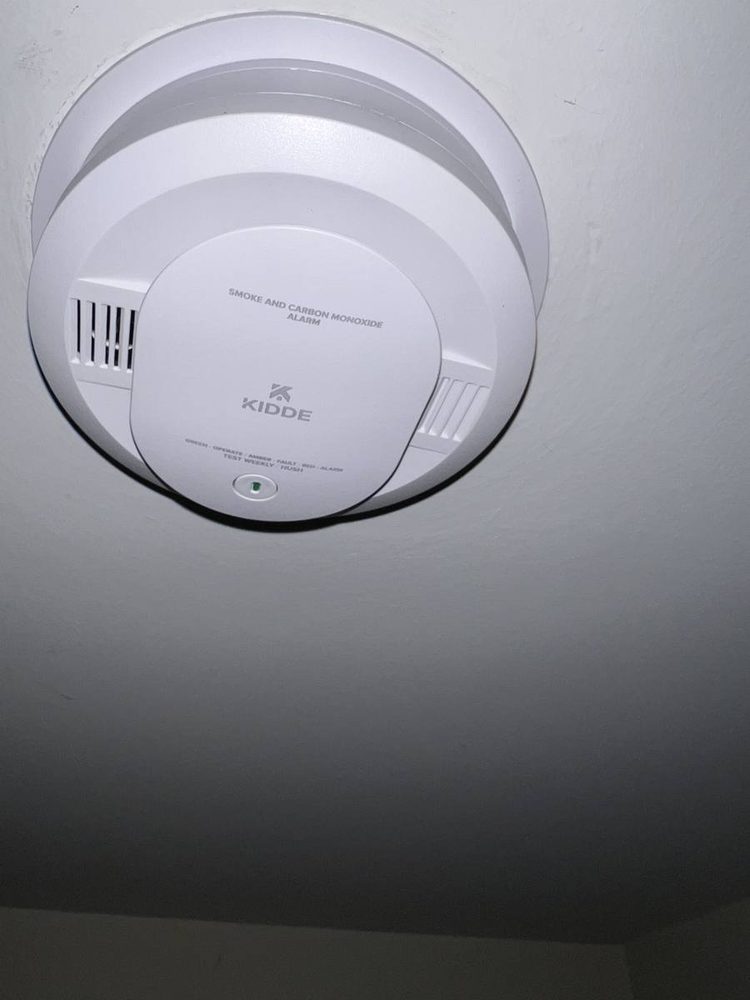 Smoke and carbon monoxide detector mounted to a ceiling
